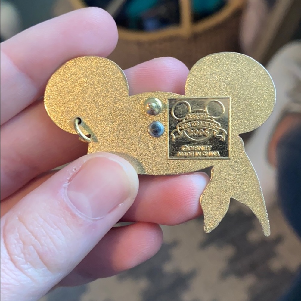 Disney pirates Pin - Picture 2 of 2